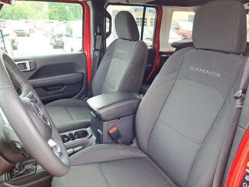 Used 2023 Jeep Wrangler Sahara image 5