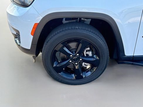 Used 2023 Jeep Grand Cherokee L Laredo AWD/4WD image 10