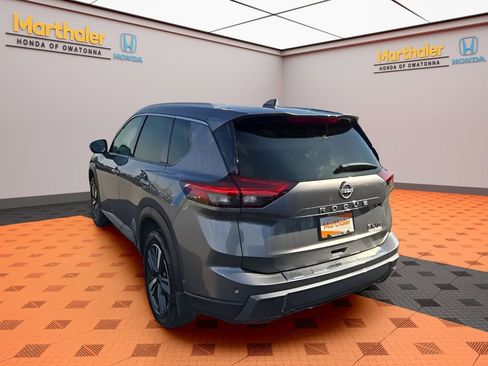 Used 2025 Nissan Rogue SL w/ SL Premium Package image 3