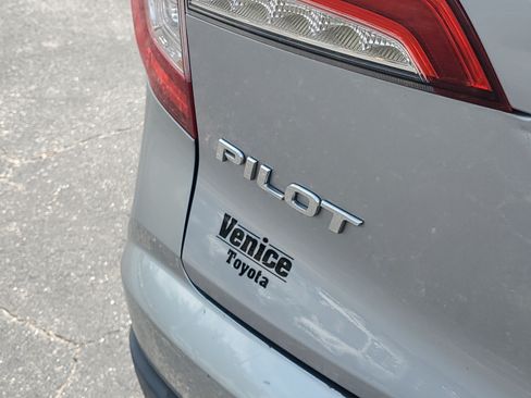 Used 2019 Honda Pilot Touring image 12