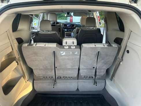 Used 2018 Chrysler Pacifica Touring-L Plus w/ Tire & Wheel Group image 17