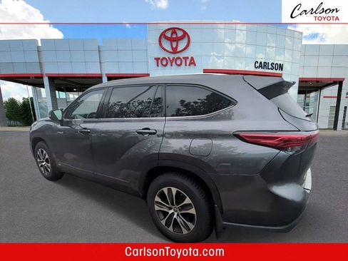 Used 2021 Toyota Highlander XLE AWD/4WD image 1