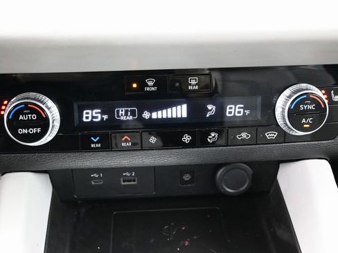 Used 2023 Mitsubishi Outlander SEL image 28