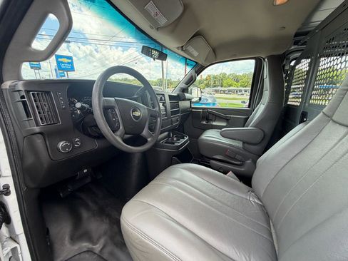 Used 2017 Chevrolet Express 2500 RWD image 23