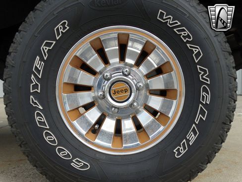 Used 1986 Jeep Grand Wagoneer image 10