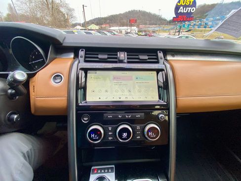 Used 2017 Land Rover Discovery First Edition image 28