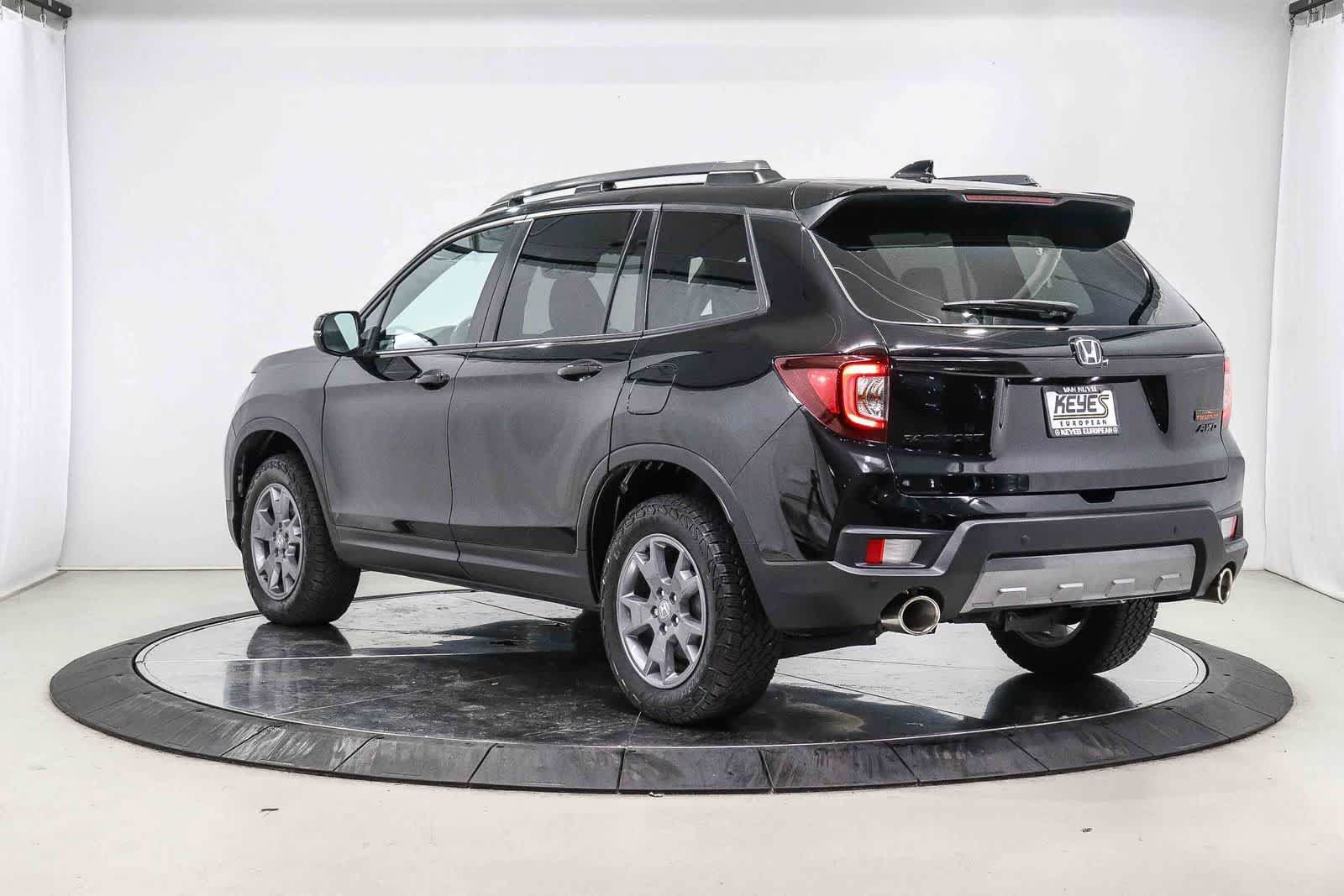 Used 2024 Honda Passport TrailSport image 2