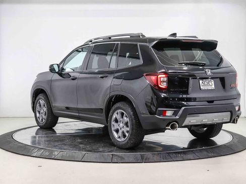 Used 2024 Honda Passport TrailSport image 2