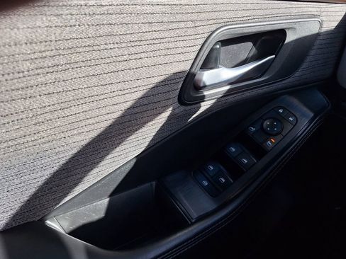 Used 2021 Nissan Rogue SV image 18