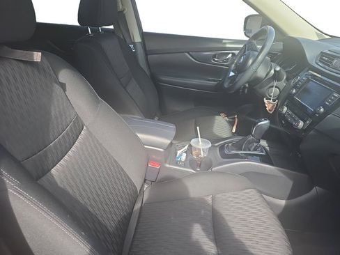 Used 2018 Nissan Rogue SV image 15