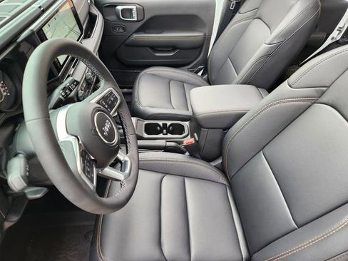 New 2026 Jeep Wrangler Unlimited Sahara AWD/4WD image 9