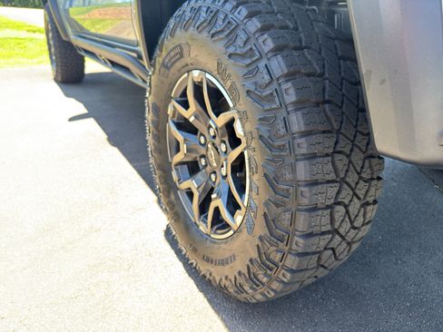 Used 2025 Chevrolet Colorado ZR2 w/ Technology Package AWD/4WD image 8