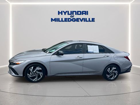 Used 2025 Hyundai Elantra Sport FWD image 3