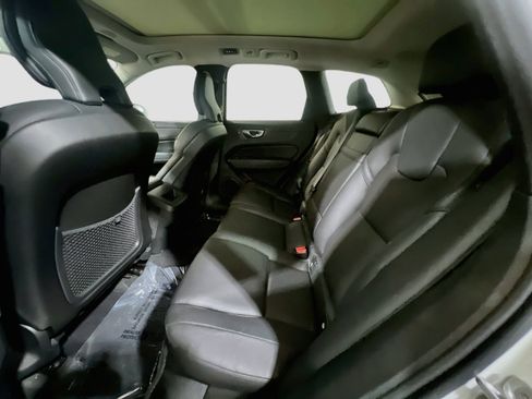 Used 2021 Volvo XC60 T5 Momentum w/ Advanced Package AWD/4WD image 19