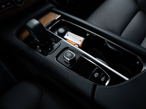 Used 2025 Volvo XC90 T8 Plus image 15