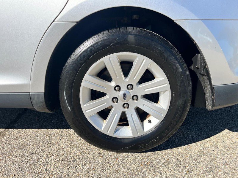Used 2011 Ford Taurus SE FWD image 16