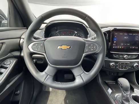 Used 2023 Chevrolet Traverse LT FWD image 15