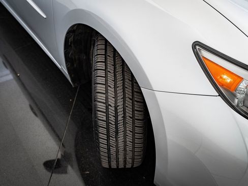 Used 2013 Lexus ES 300h image 48