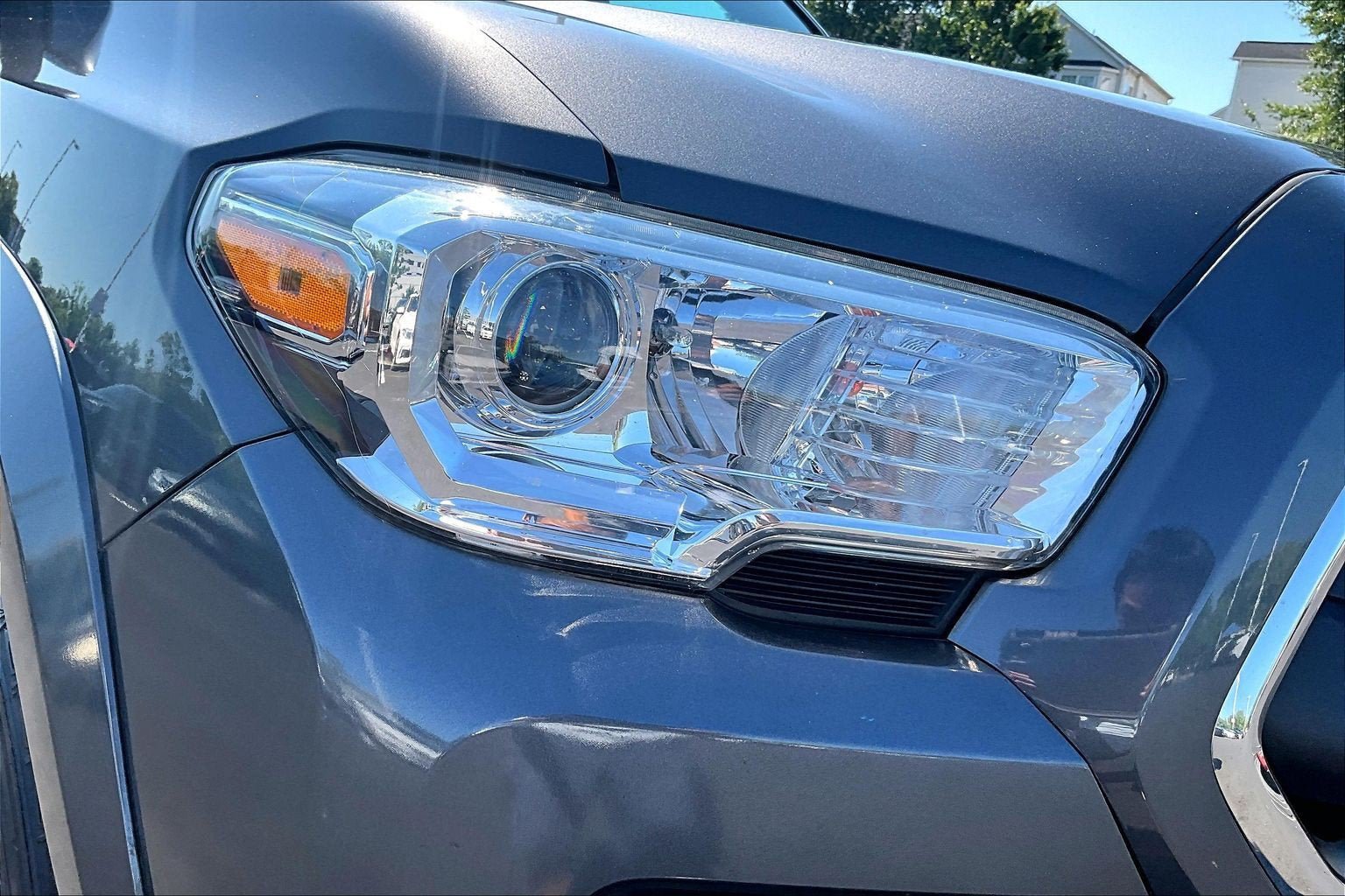Used 2020 Toyota Tacoma SR5 w/ SR5 Appearance Package (SM) AWD/4WD image 26