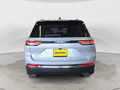 Used 2022 Jeep Grand Cherokee Laredo w/ Luxury Tech Group I AWD/4WD image 6