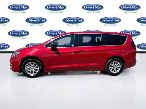Used 2025 Chrysler Pacifica Select FWD image 4