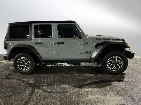 Used 2024 Jeep Wrangler Unlimited Rubicon w/ Capability Package image 2