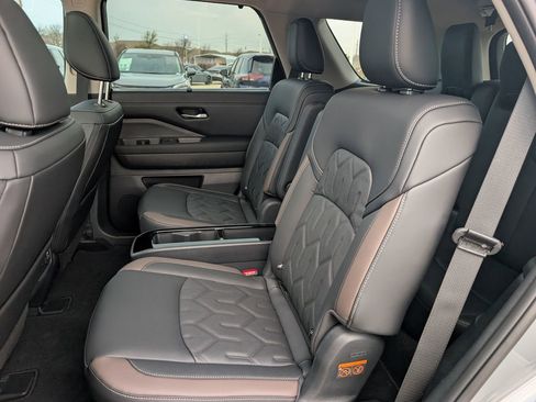 New 2026 Nissan Pathfinder Platinum FWD image 20
