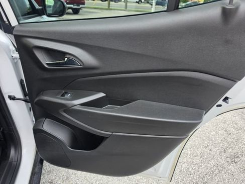 Used 2024 Chevrolet Trax RS w/ Sunroof Package FWD image 26