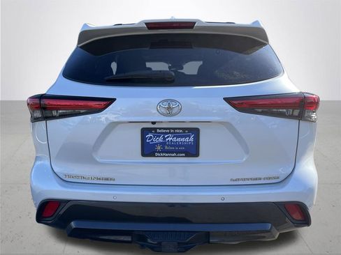 Used 2022 Toyota Highlander Limited AWD/4WD image 7