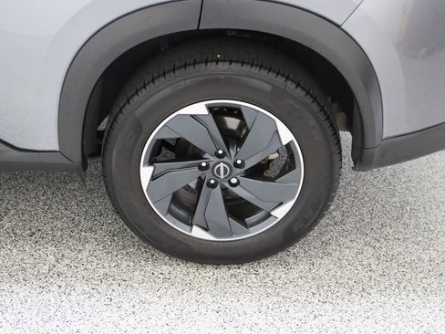Used 2024 Nissan Rogue SV FWD image 10