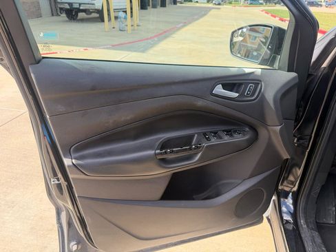 Used 2015 Ford Escape SE FWD image 9