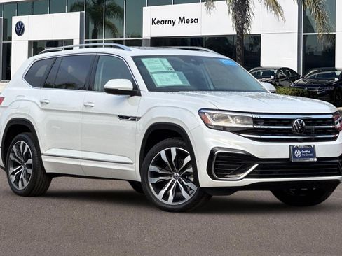 Used 2023 Volkswagen Atlas SEL Premium image 2