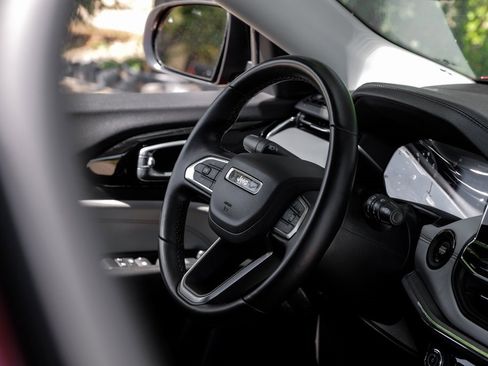 Used 2022 Jeep Compass Limited image 24