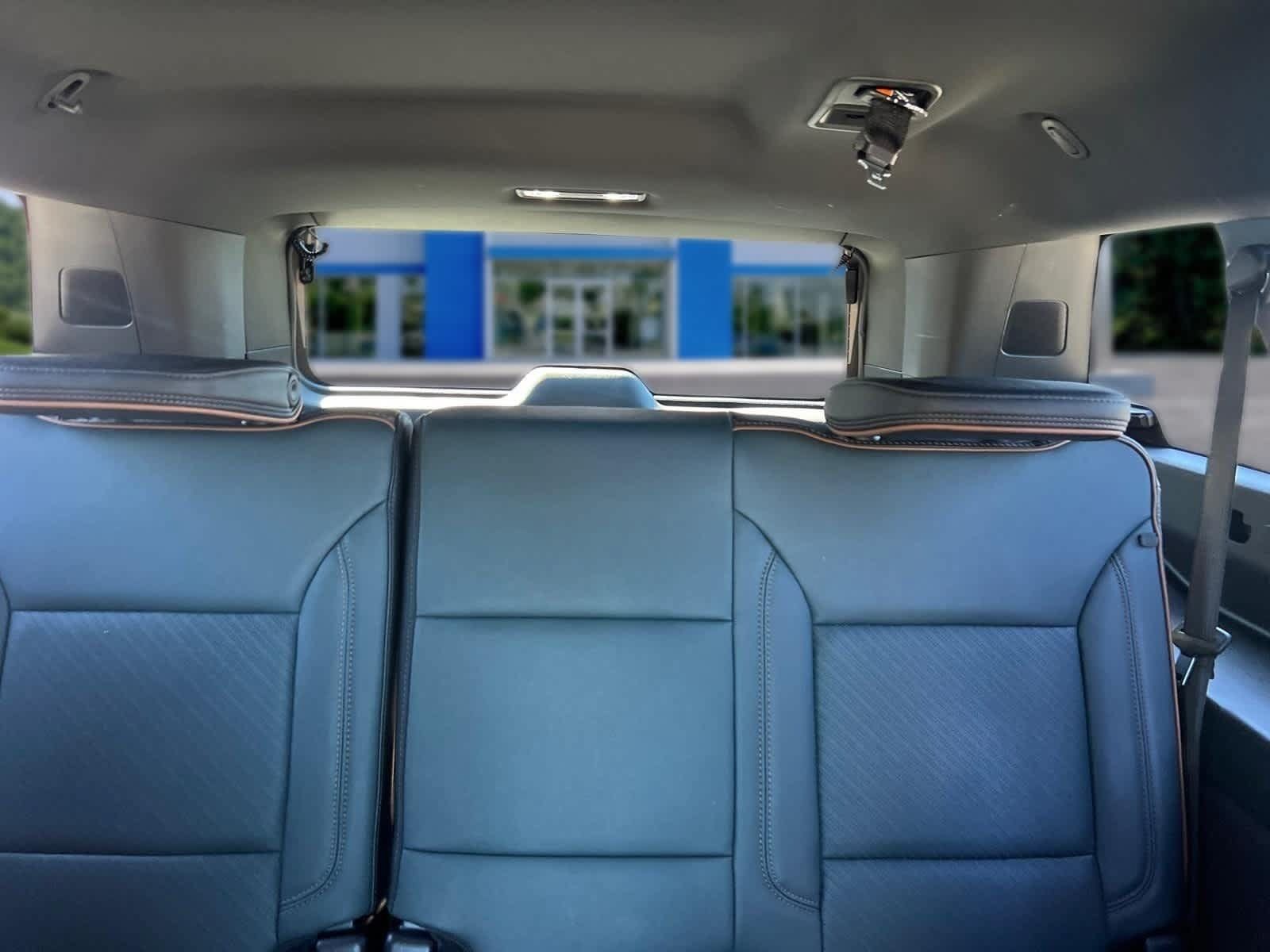 Used 2025 GMC Yukon XL AT4 w/ AT4 Premium Plus Package AWD/4WD image 35