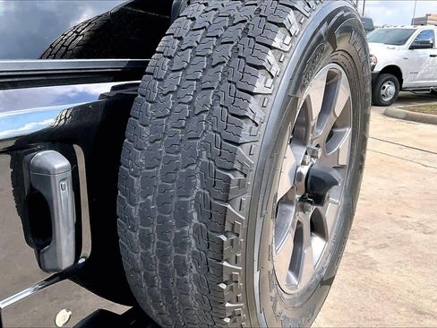 Used 2018 Jeep Wrangler Unlimited Sahara w/ Dual Top Group image 30