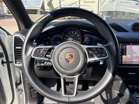 Used 2021 Porsche Cayenne image 15