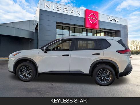 Used 2023 Nissan Rogue S image 5