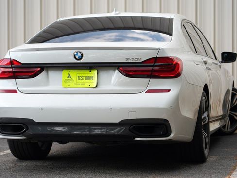 Used 2019 BMW 740i w/ M Sport Package RWD image 4