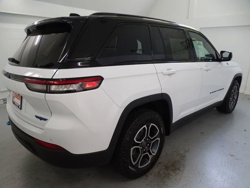 Certified 2023 Jeep Grand Cherokee Trailhawk w/ Luxury Tech Group III AWD/4WD image 23