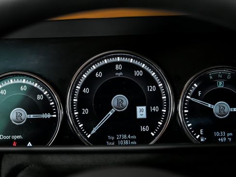 Used 2022 Rolls-Royce Cullinan w/ Dark Exterior Package image 29