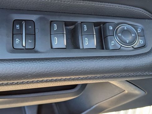 Used 2023 GMC Yukon XL Denali image 14