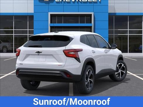 New 2026 Chevrolet Trax RS w/ Sunroof Package FWD image 5