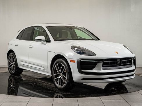 Certified 2025 Porsche Macan AWD/4WD image 10