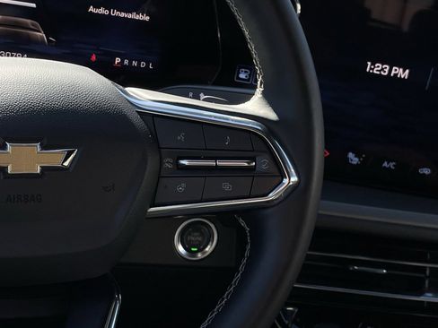 Used 2025 Chevrolet Traverse LT image 14