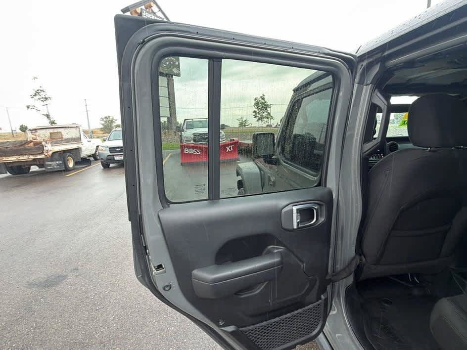 Used 2023 Jeep Gladiator Sport AWD/4WD image 19