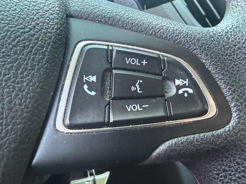 Used 2017 Ford Escape SE w/ Equipment Group 201A FWD image 21