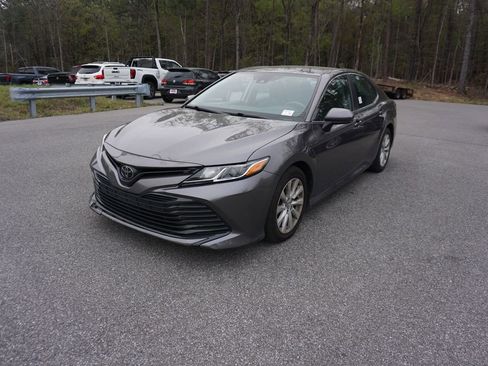 Used 2020 Toyota Camry LE image 23