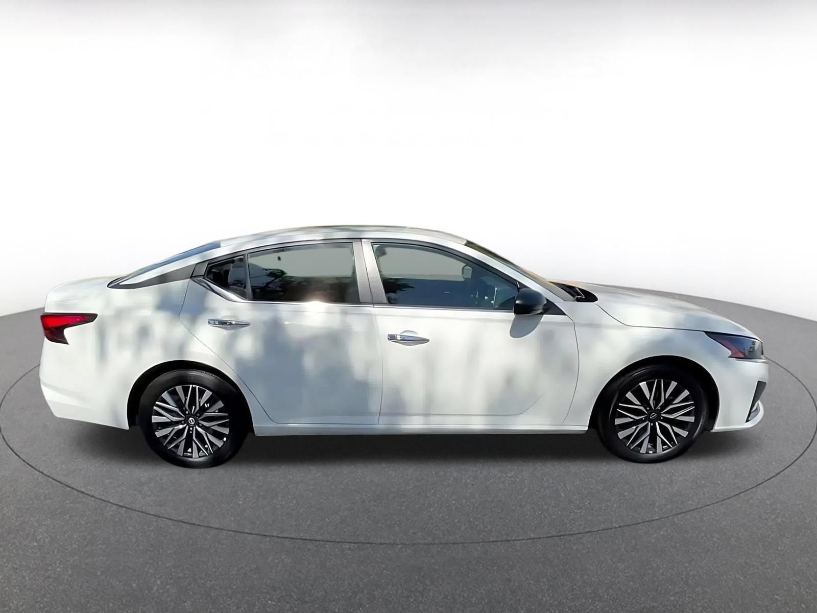 Used 2025 Nissan Altima 2.5 SV FWD image 15