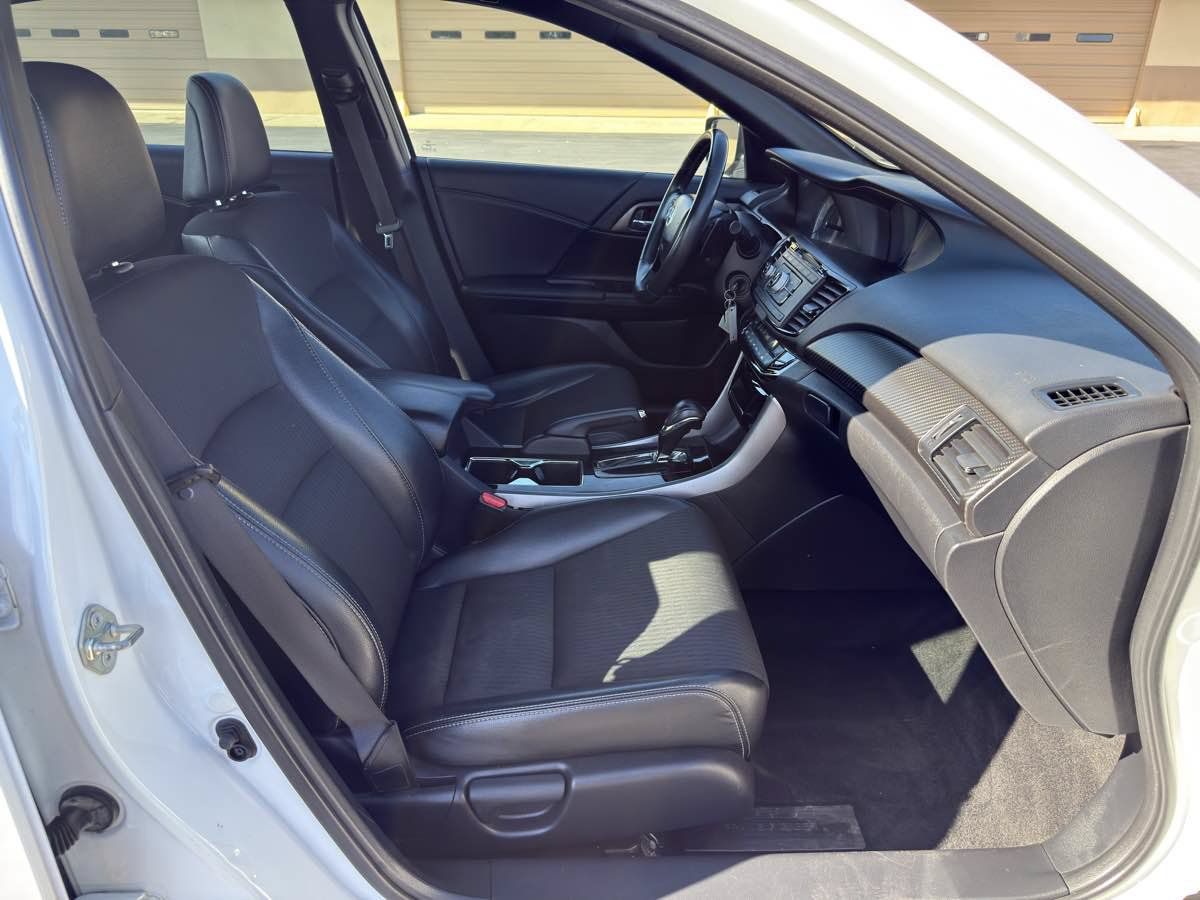Used 2017 Honda Accord Sport image 19