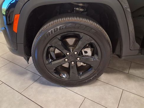 Used 2025 Jeep Grand Cherokee L Altitude image 30